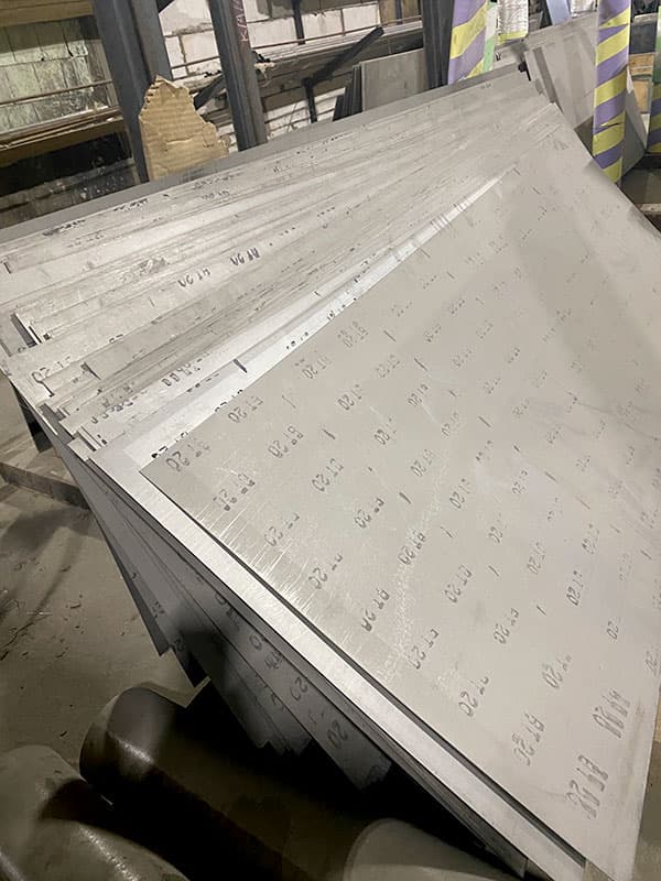 Листы титана в ассортименте